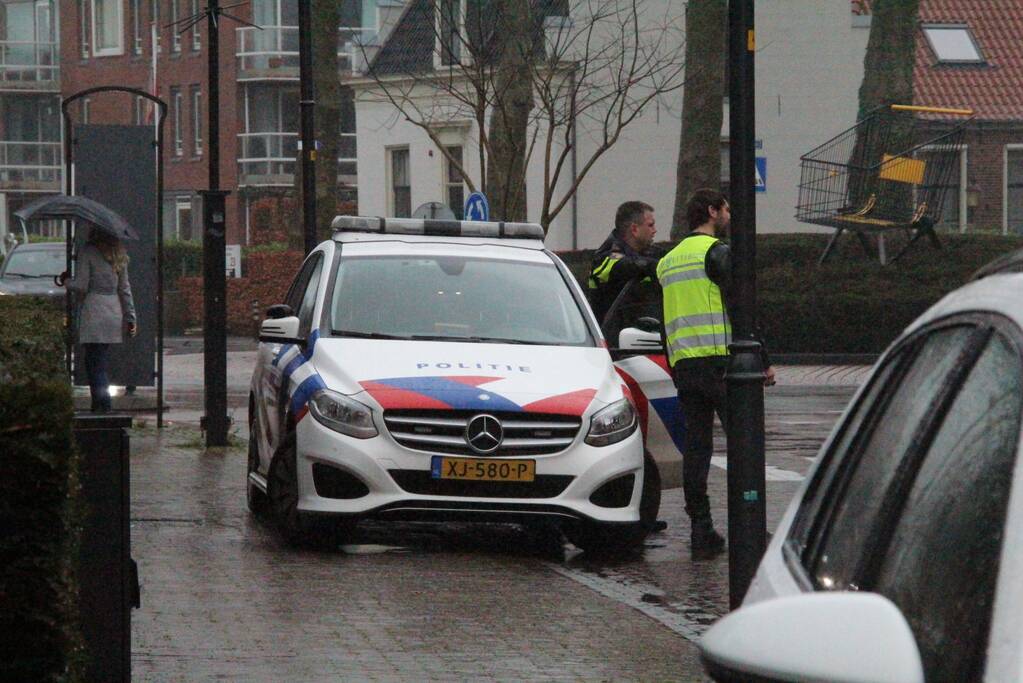 Onderzoek naar verdacht pakketje in parkeergarage
