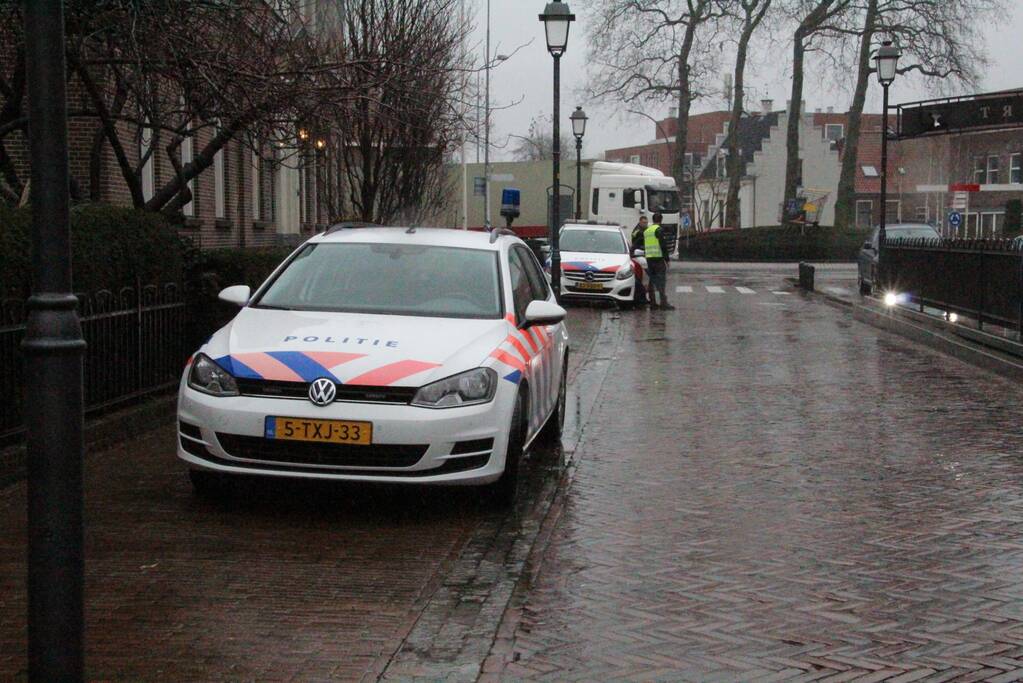 Onderzoek naar verdacht pakketje in parkeergarage