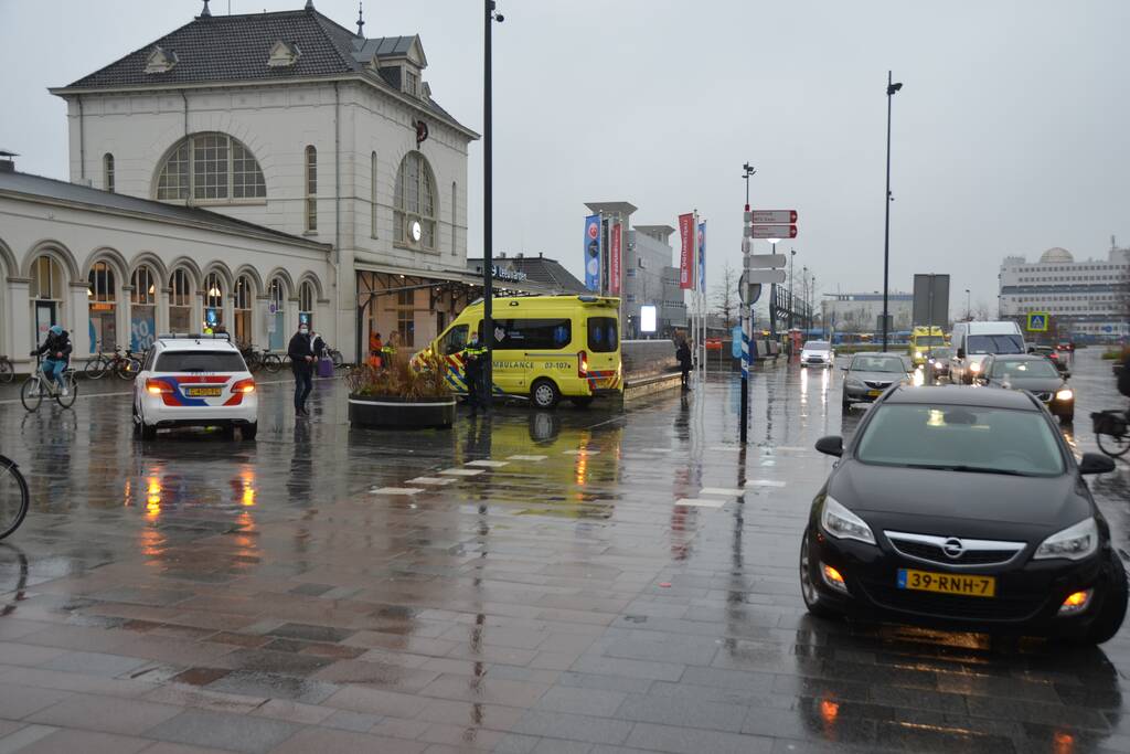 Fietsster gewond bij botsing met auto
