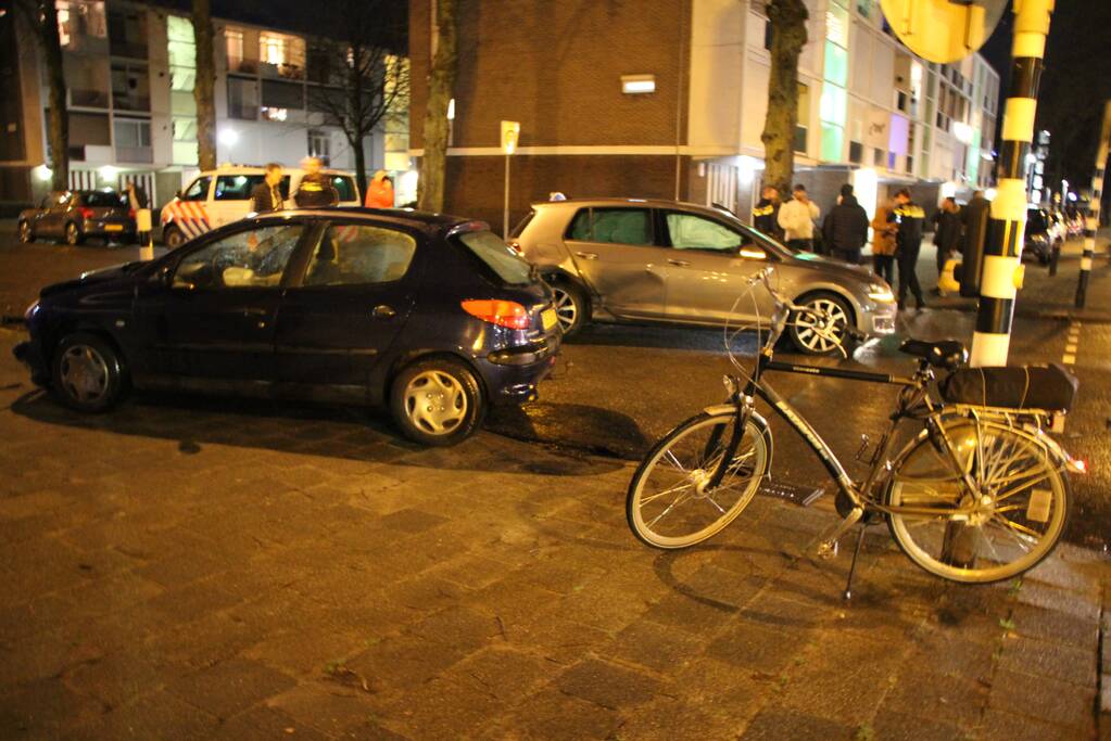 Schade bij botsing tussen twee voertuigen