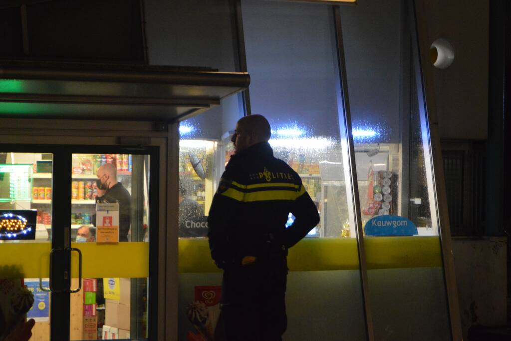 Een verdachte aangehouden na overval op nachtwinkel