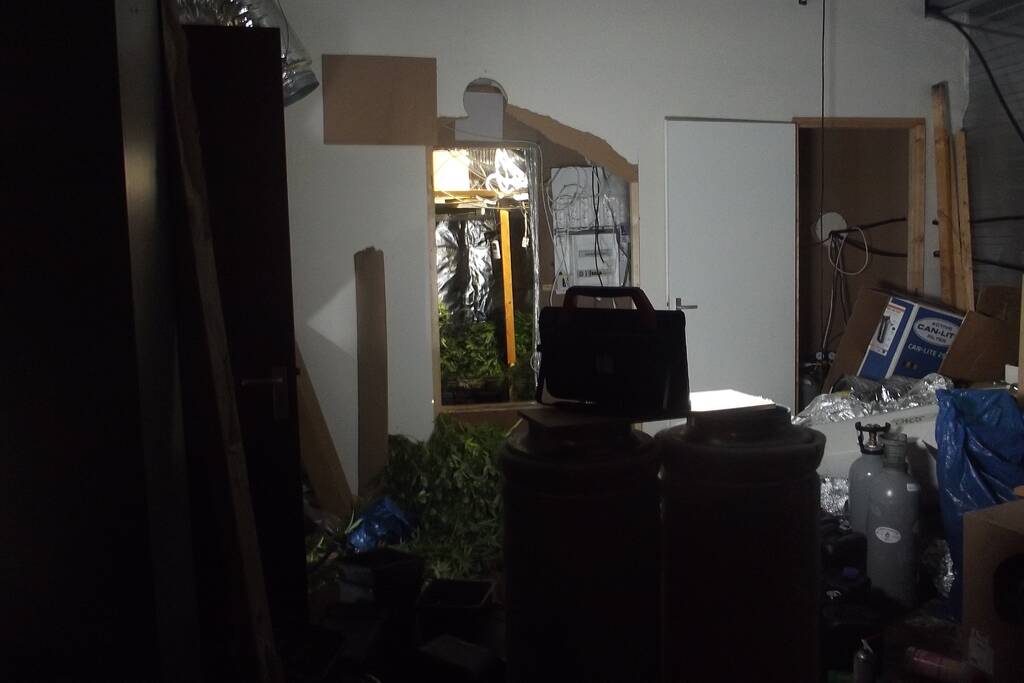 Mogelijke hennepkwekerij aangetroffen in bedrijfspand