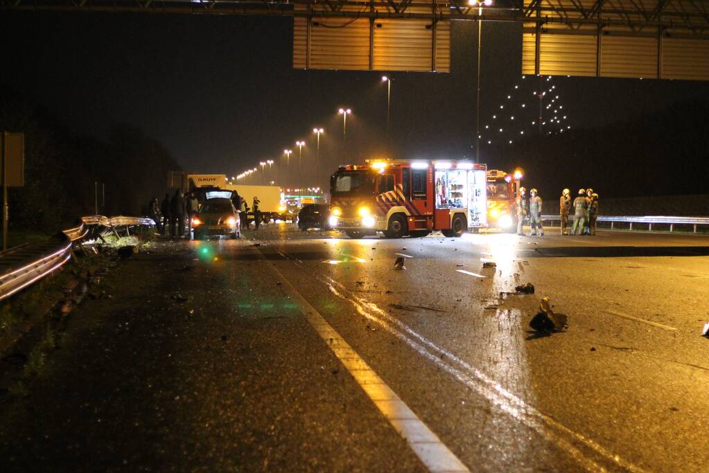 Vrouw omgekomen bij groot ongeval op snelweg