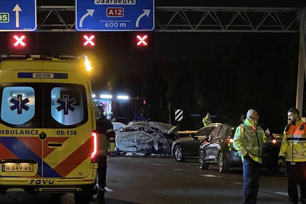 Vrouw omgekomen bij groot ongeval op snelweg