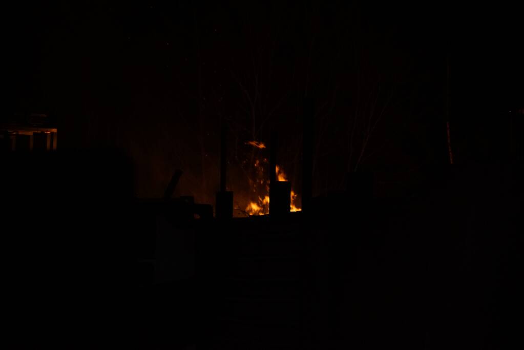 Berg afval in brand gevlogen