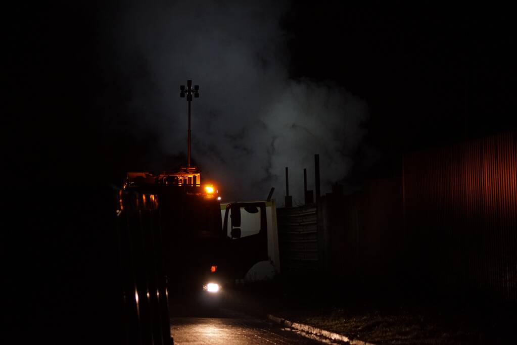 Berg afval in brand gevlogen