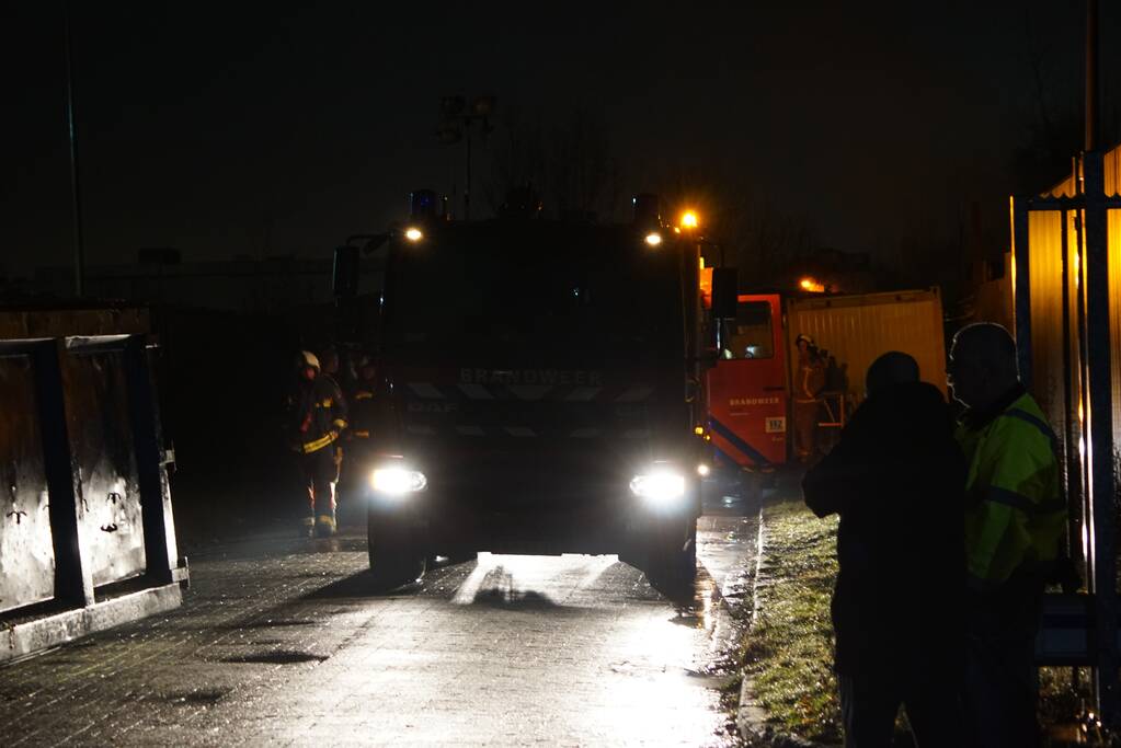 Berg afval in brand gevlogen