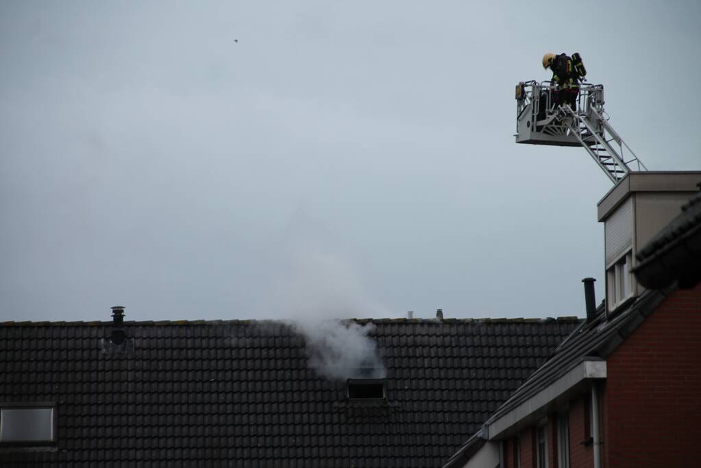 Flinke brand op zolder van woning