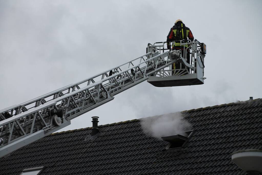 Flinke brand op zolder van woning
