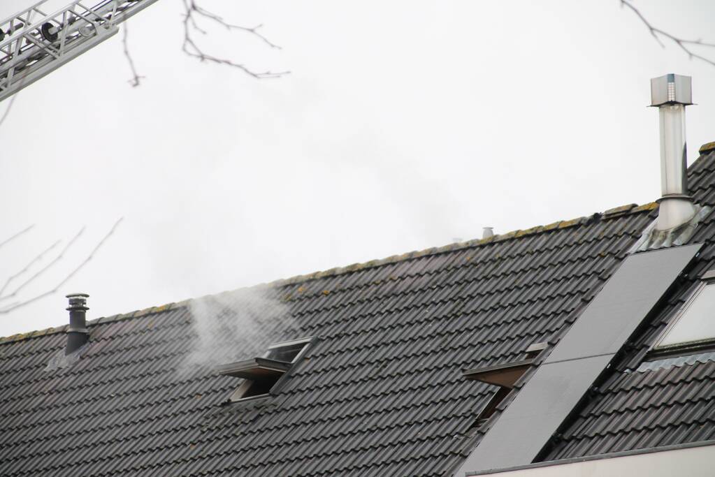 Flinke brand op zolder van woning