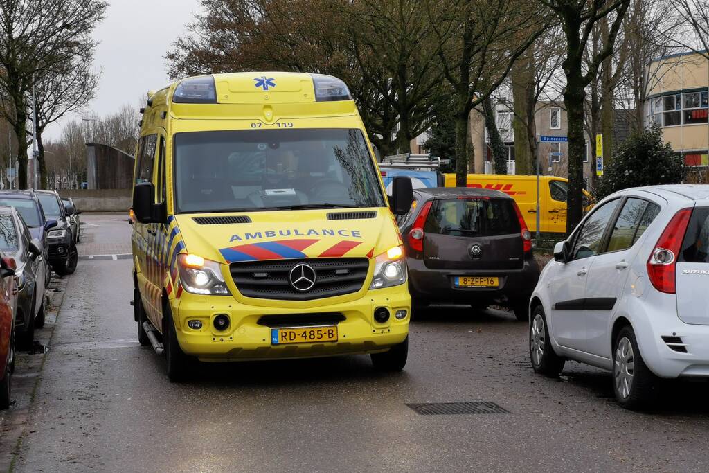 Fietser gewond bij aanrijding met bestelbus