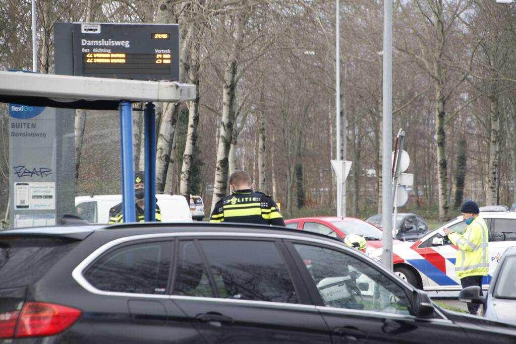 Bushok sneuveld na botsing tussen twee auto's