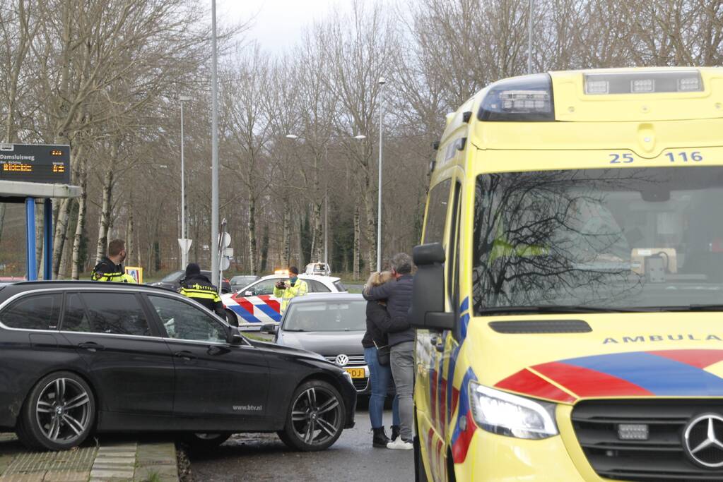 Bushok sneuveld na botsing tussen twee auto's