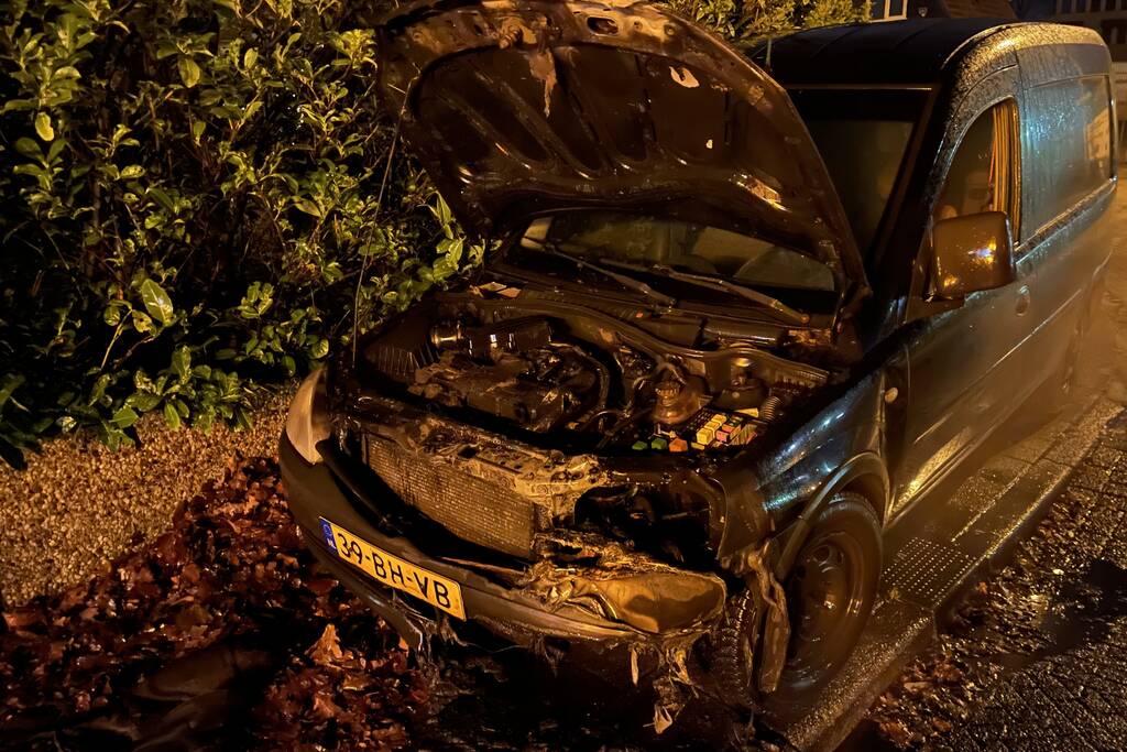 Opnieuw een auto in brand