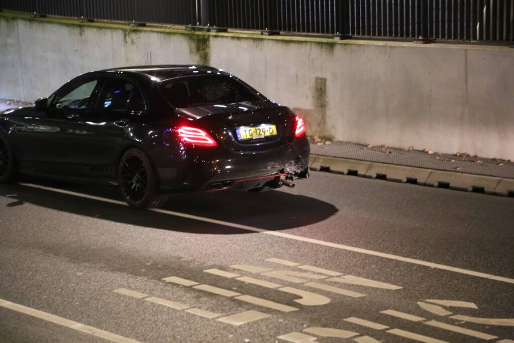 Flinke schade bij verkeersongeval voor brug