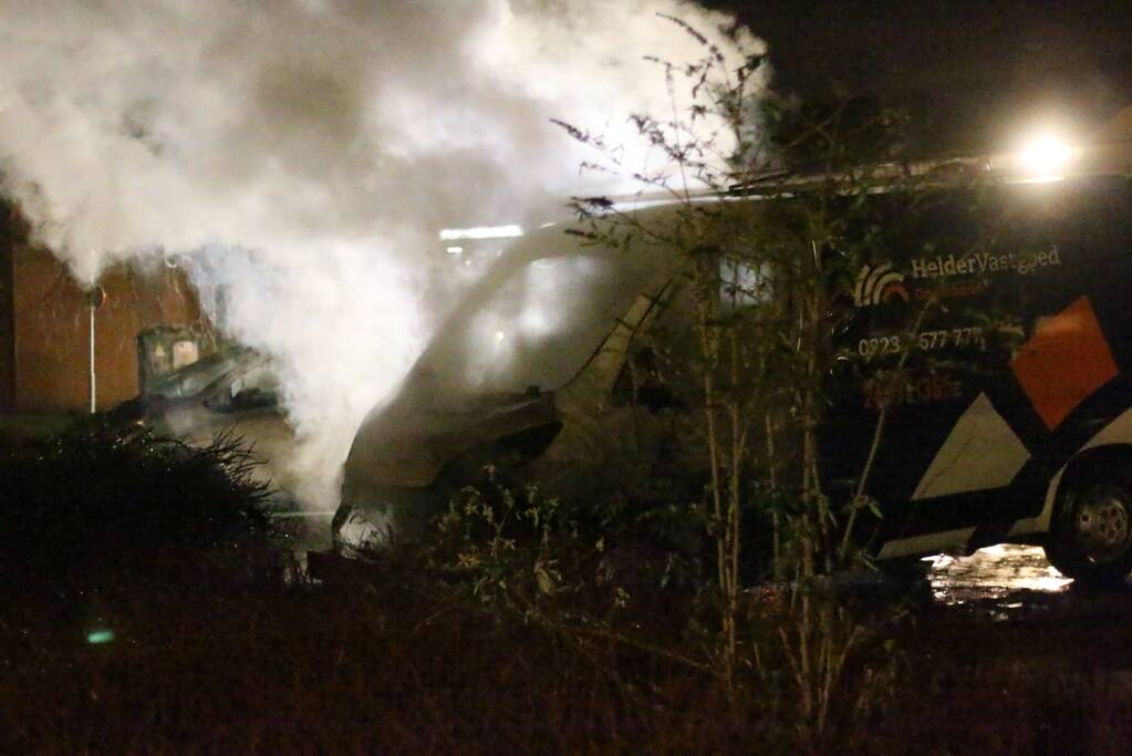 Bestelbus Gaat in vlammen op