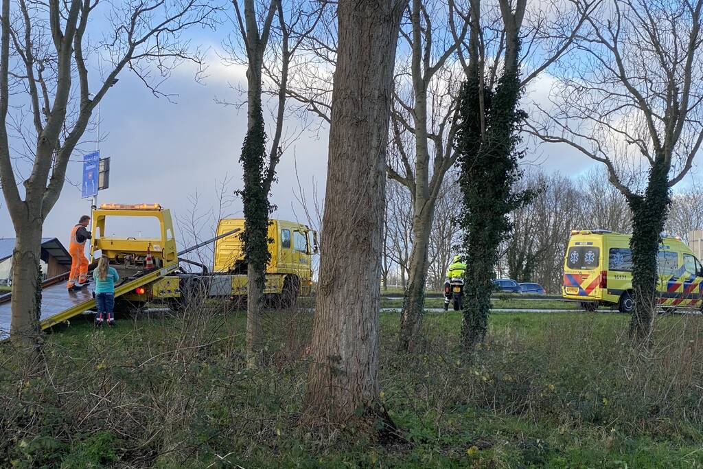 Bestuurder belandt met auto in sloot