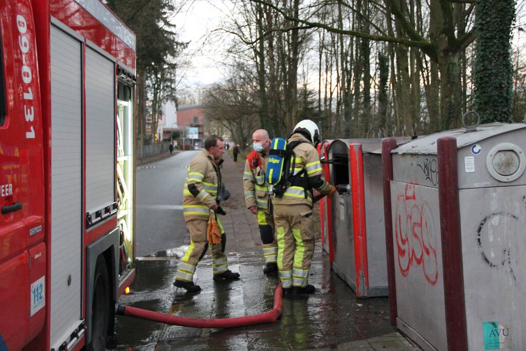 Fikse brand in plastic container