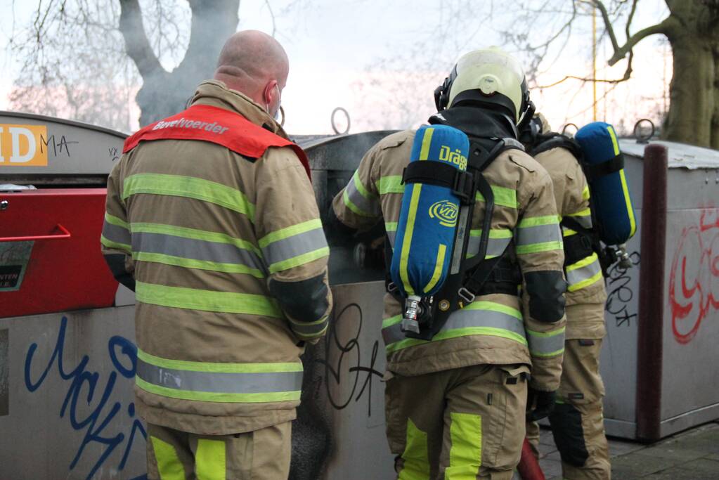 Fikse brand in plastic container