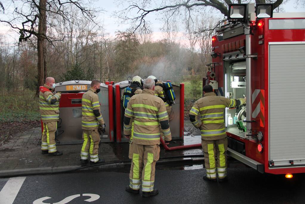 Fikse brand in plastic container