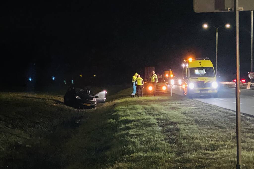 Automobilist belandt in sloot