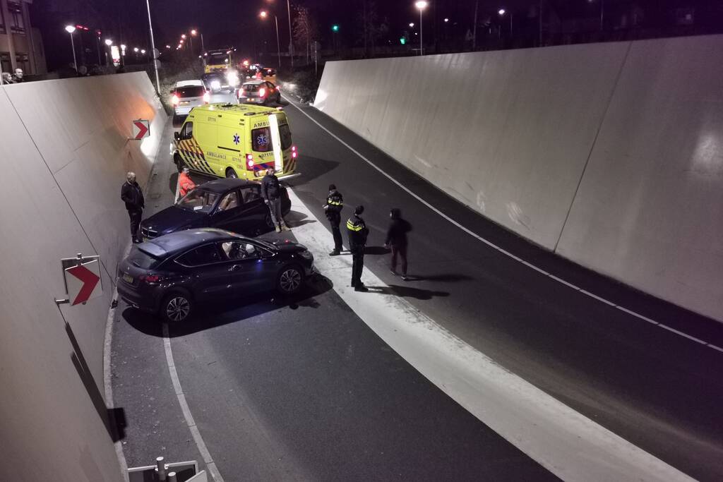 Veel schade bij ongeval tussen twee auto's