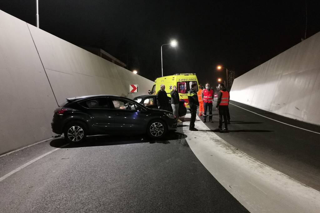 Veel schade bij ongeval tussen twee auto's