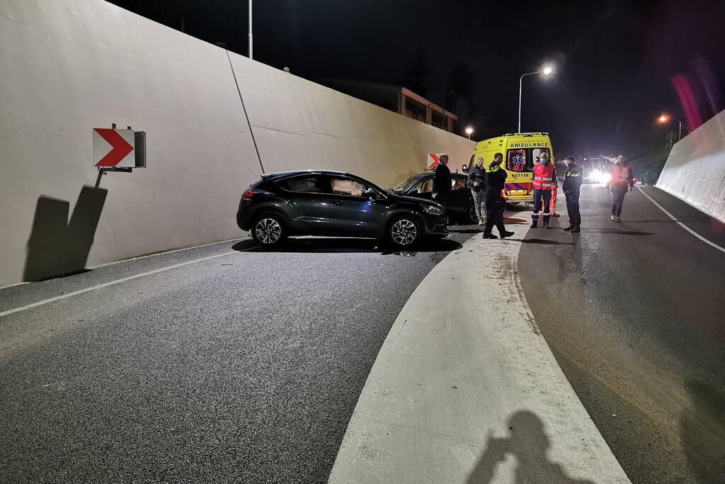 Veel schade bij ongeval tussen twee auto's