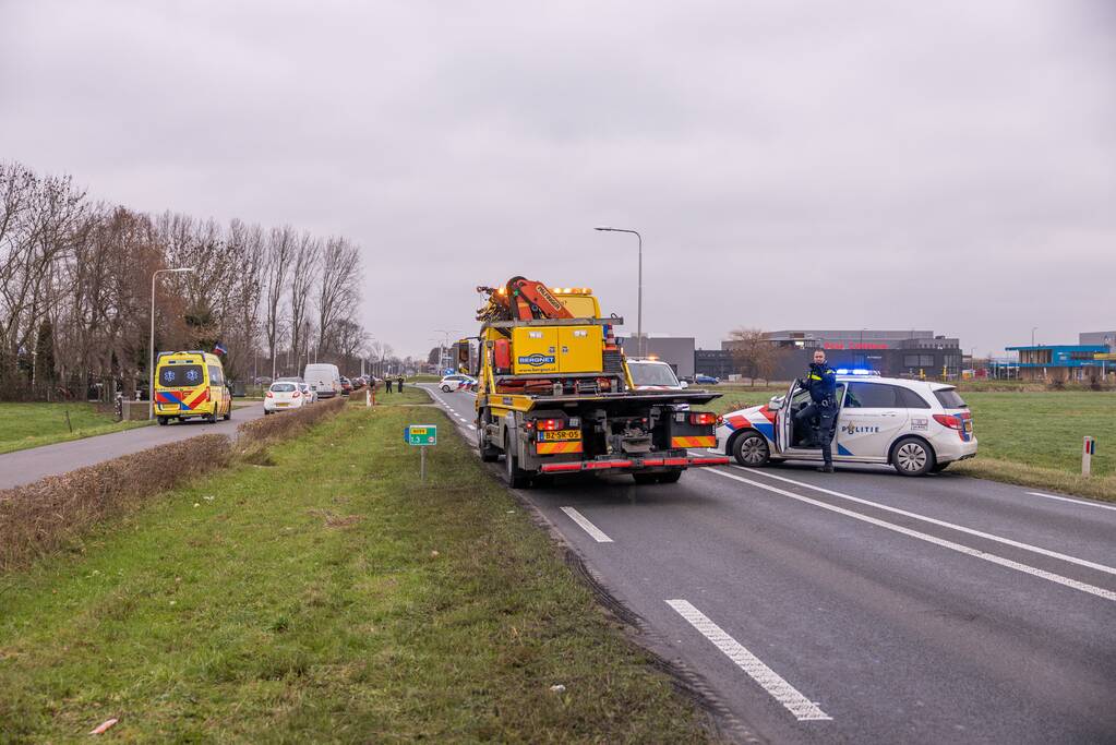 Auto belandt in sloot na frontale aanrijding