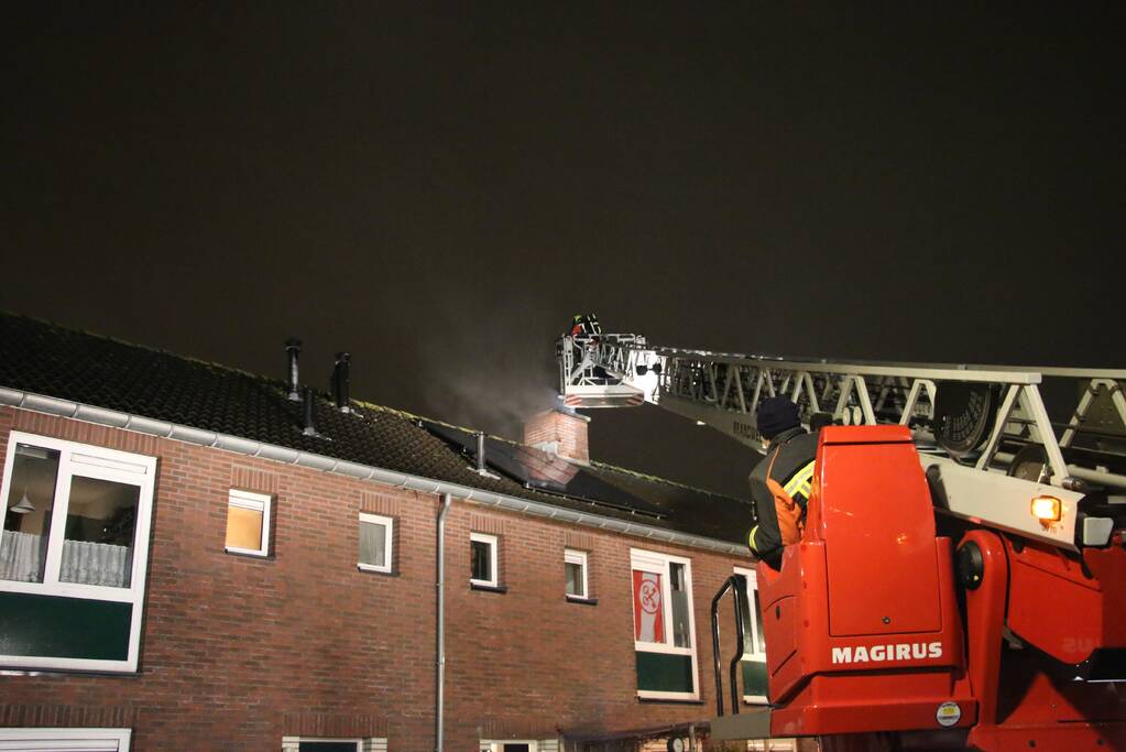 Uitslaande brand in schoorsteen
