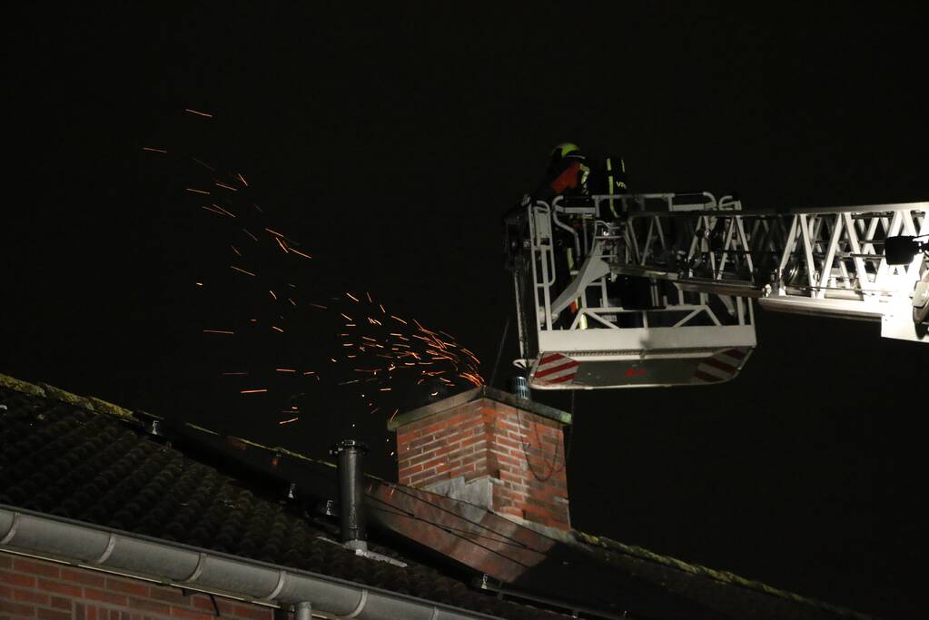 Uitslaande brand in schoorsteen