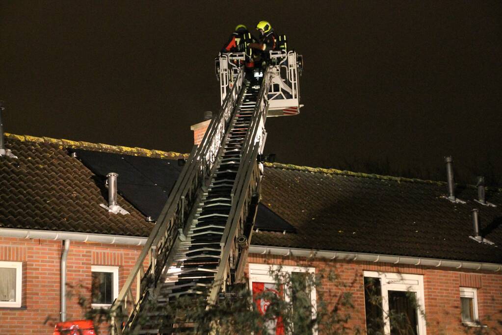 Uitslaande brand in schoorsteen