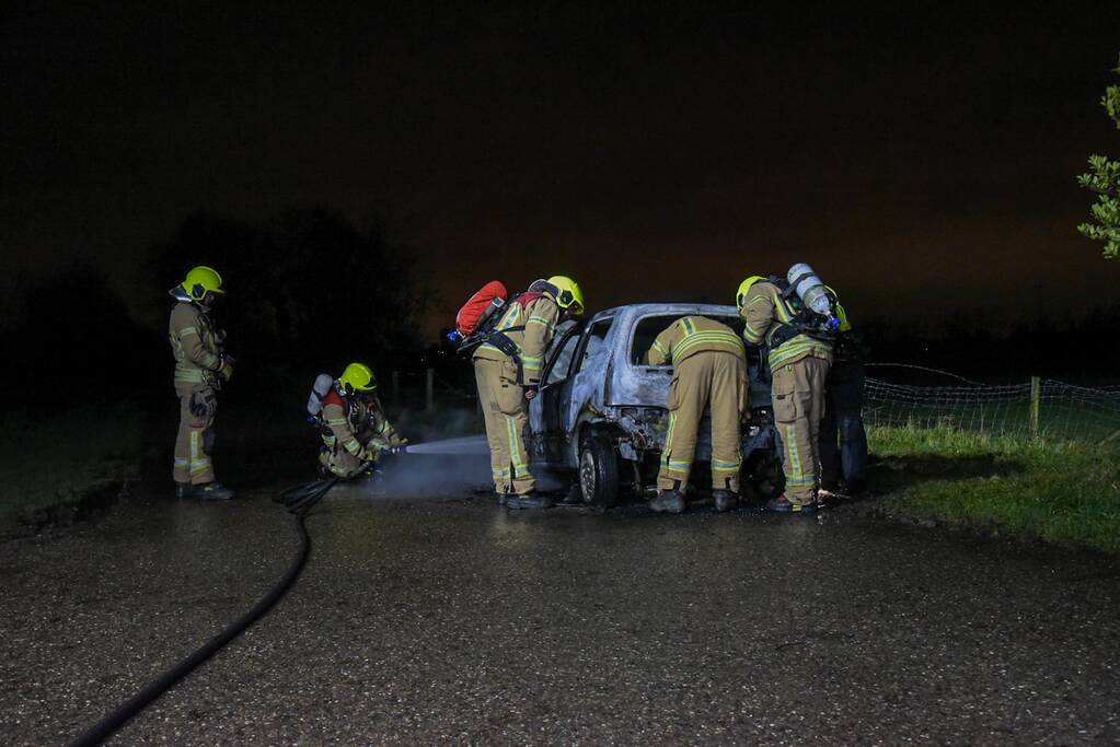 Auto verwoest na harde knal