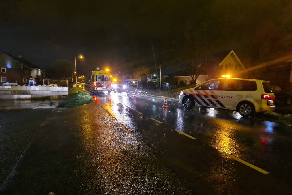 Omstanders redden fietser uit water