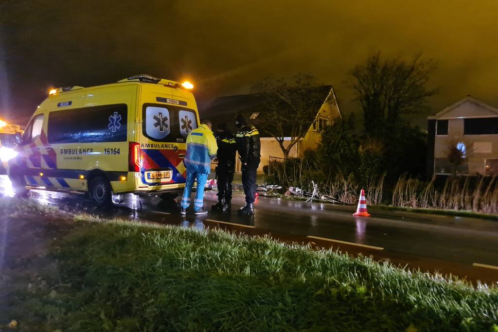 Omstanders redden fietser uit water