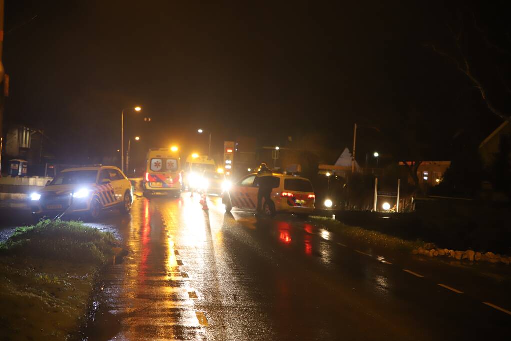 Omstanders redden fietser uit water