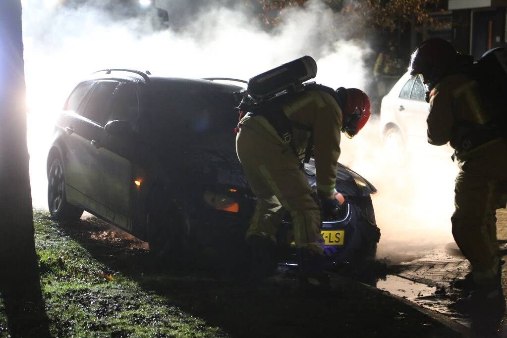 Veel rook bij autobrand