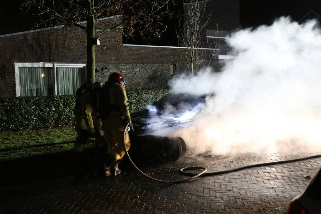 Veel rook bij autobrand