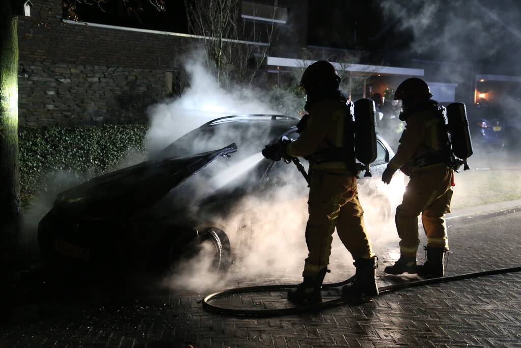 Veel rook bij autobrand