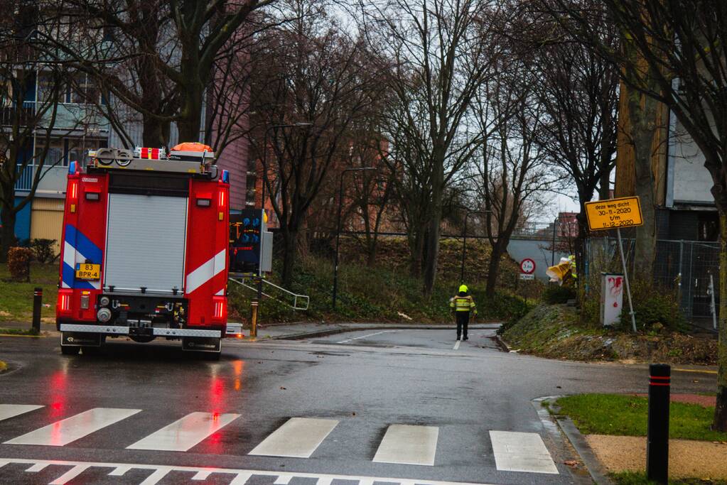 Groot gebied afgesloten door rondvliegend puin