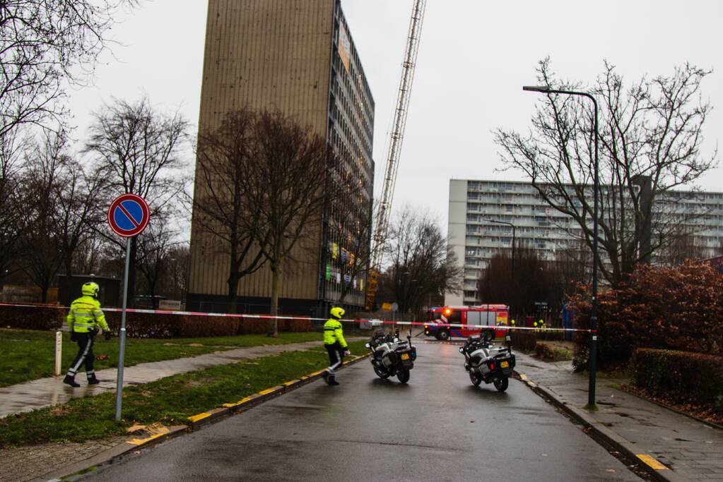Groot gebied afgesloten door rondvliegend puin