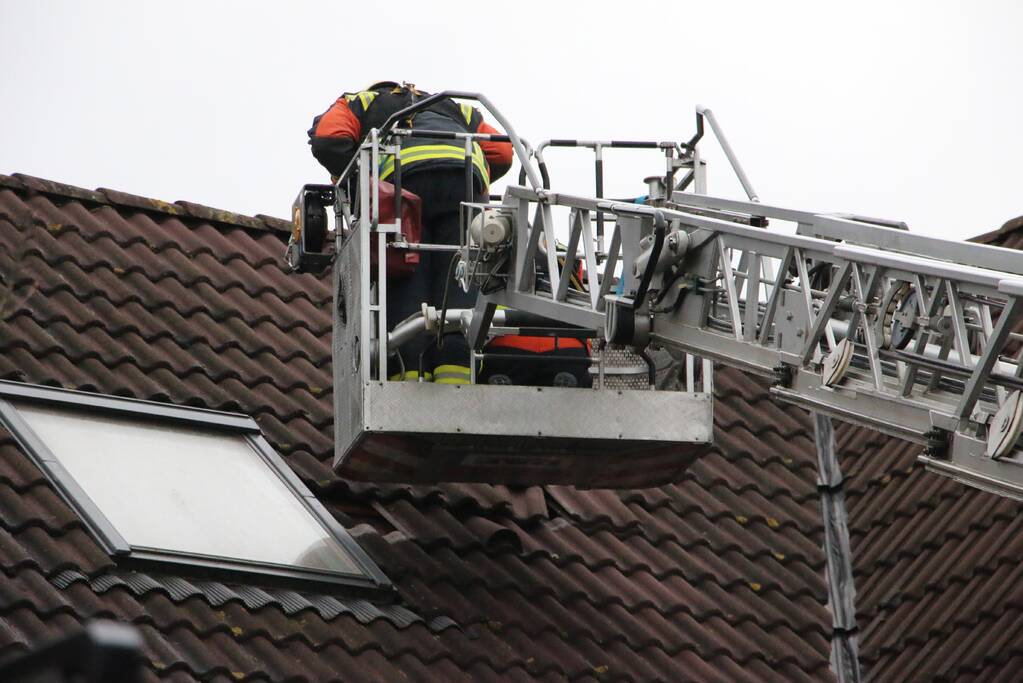 Dakpannen woning losgewaaid
