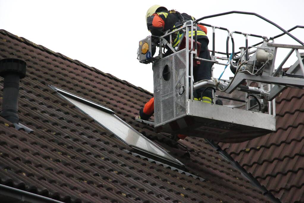 Dakpannen woning losgewaaid