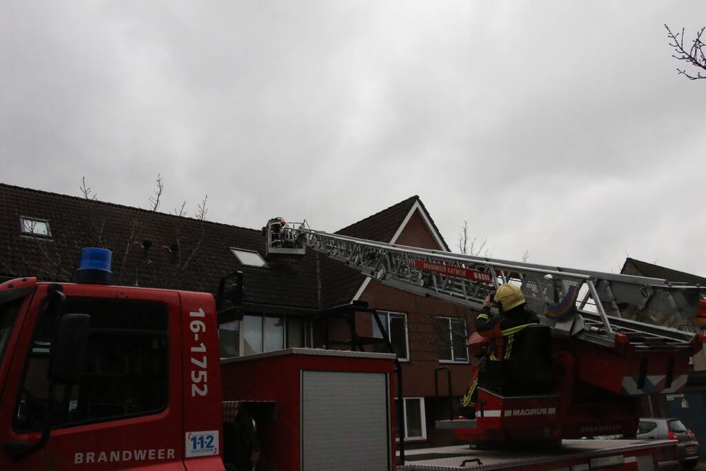 Dakpannen woning losgewaaid