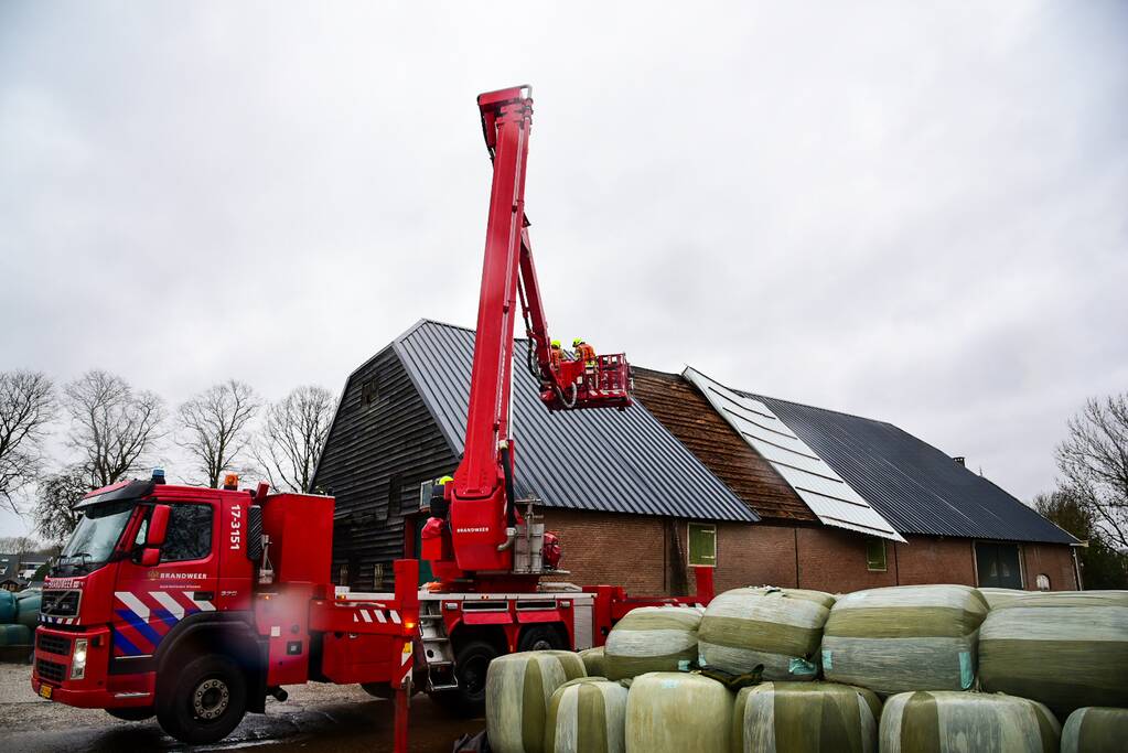 Dak waait weg van boerenstal