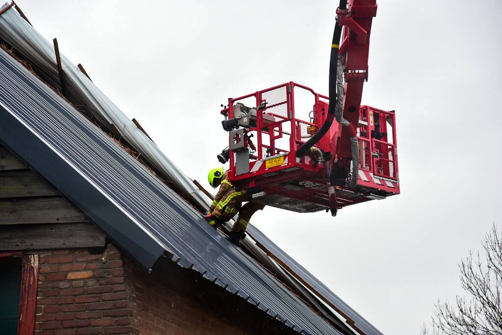 Dak waait weg van boerenstal