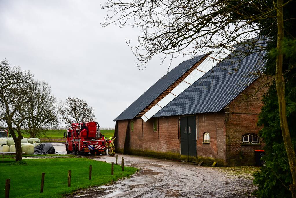 Dak waait weg van boerenstal