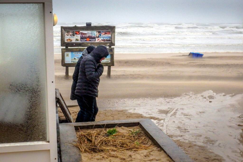 Uitwaaien op het strand bij windkracht negen