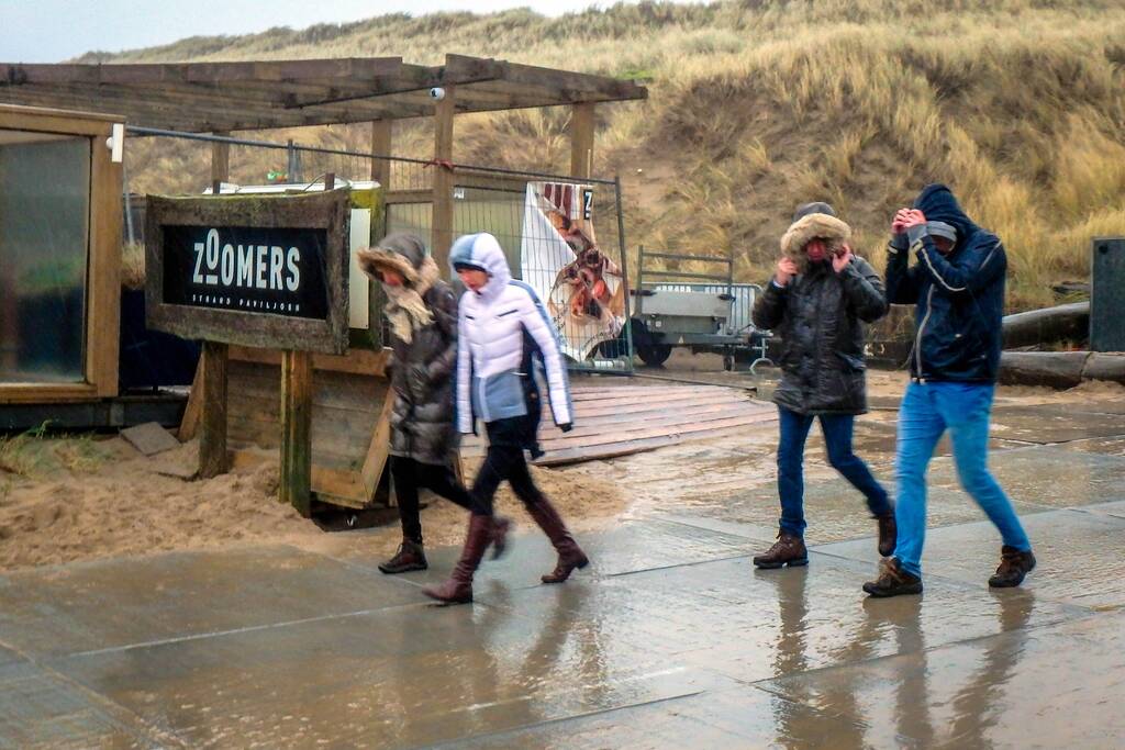 Uitwaaien op het strand bij windkracht negen