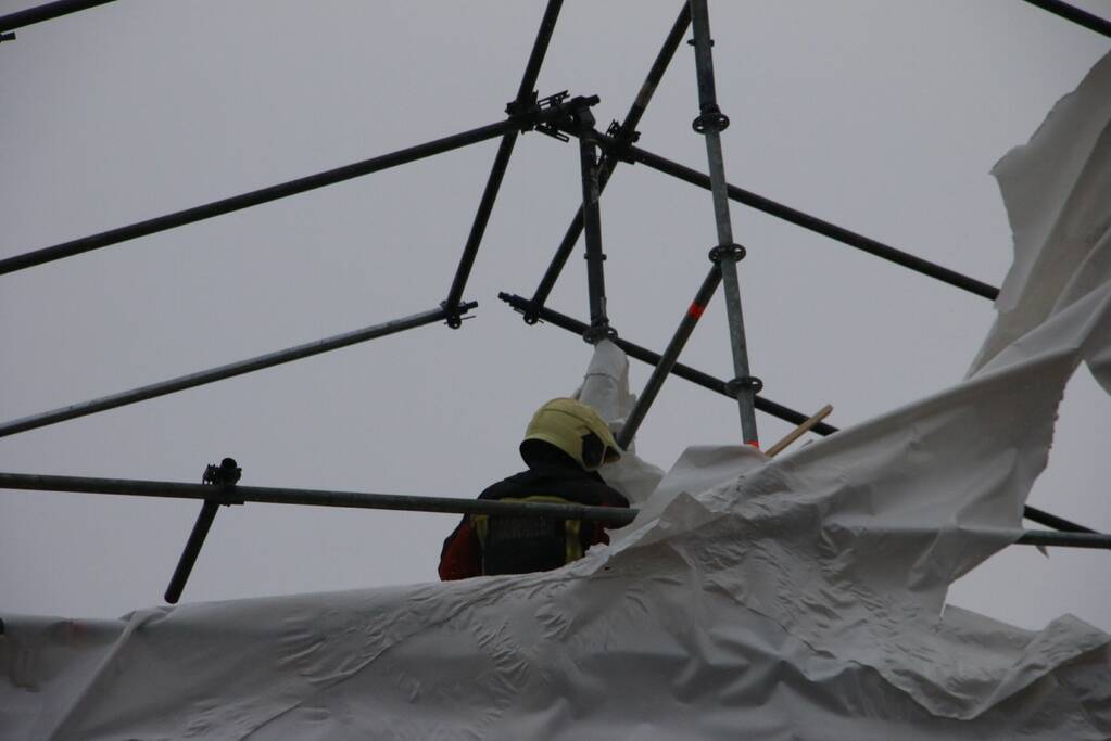 Zeil losgeraakt door storm Bella